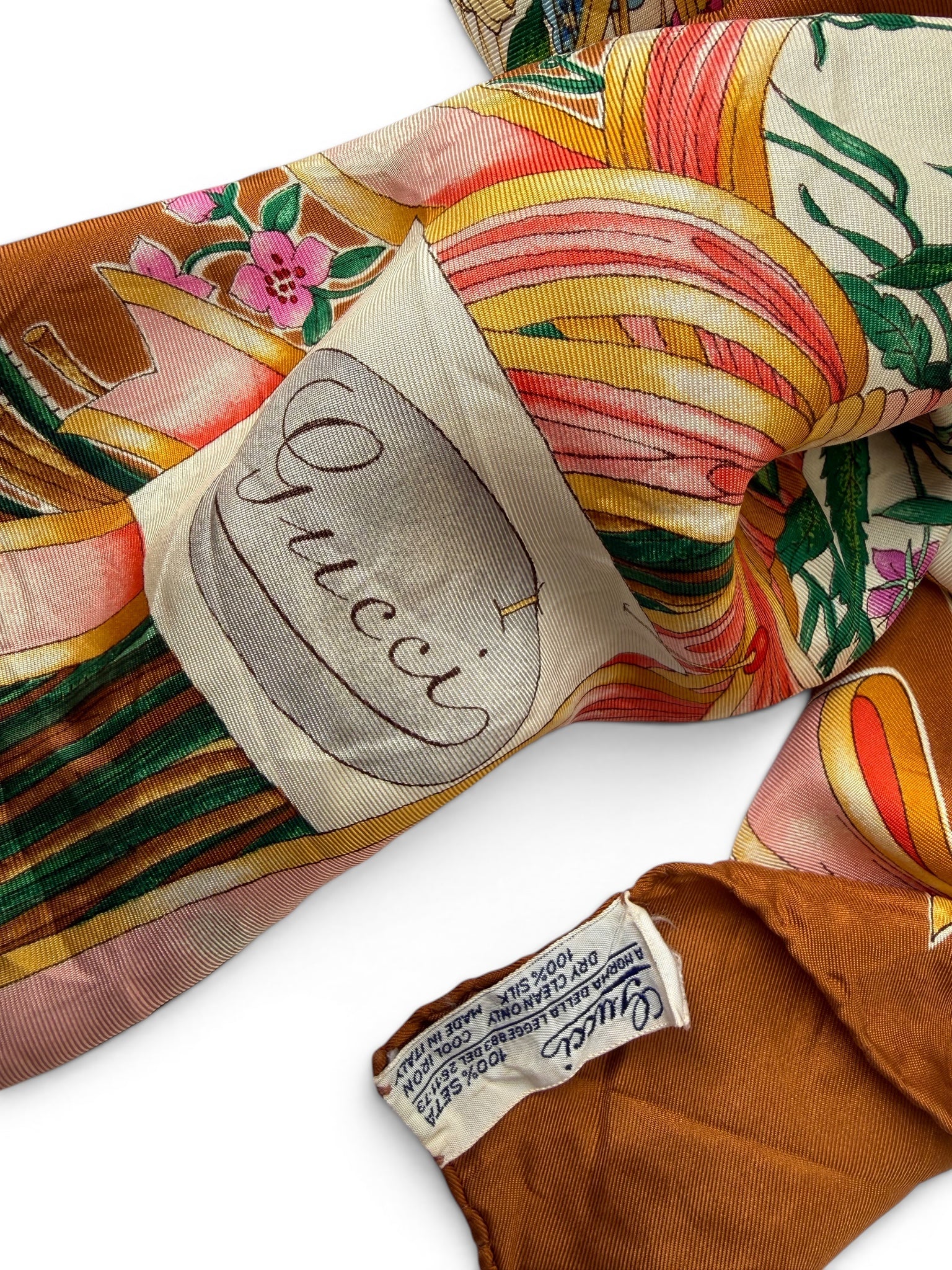Collector´s Item! Vintage Gucci 100% Silk Scarf with Floral Bouquet and Wheat Motif