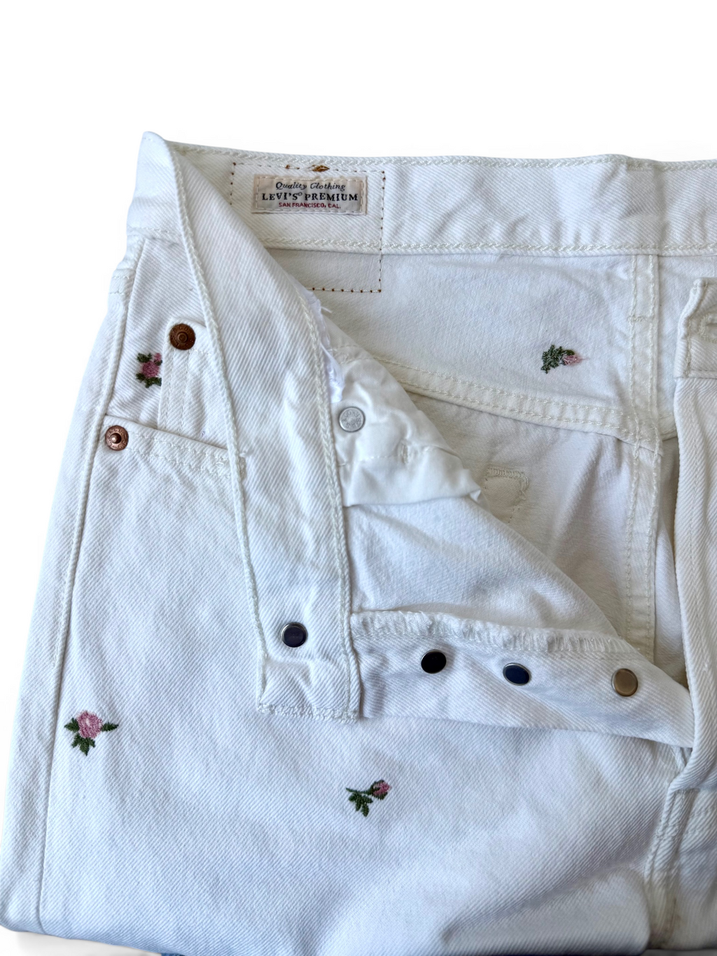 Vintage Levi's 501 White Jeans — Rose Embroidery