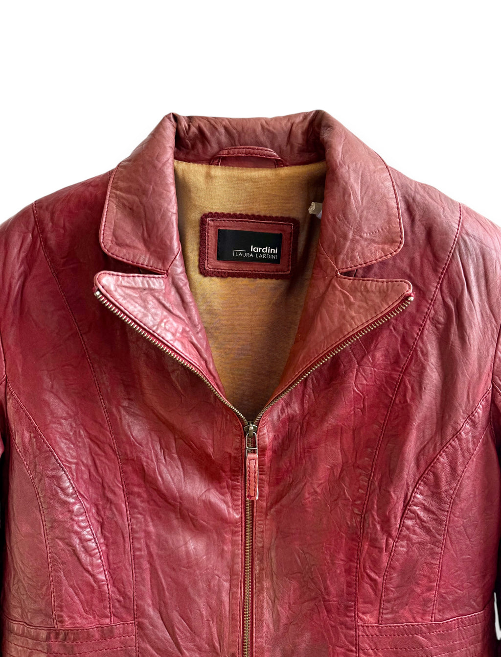Veste en cuir rouge vintage avec effet patiné