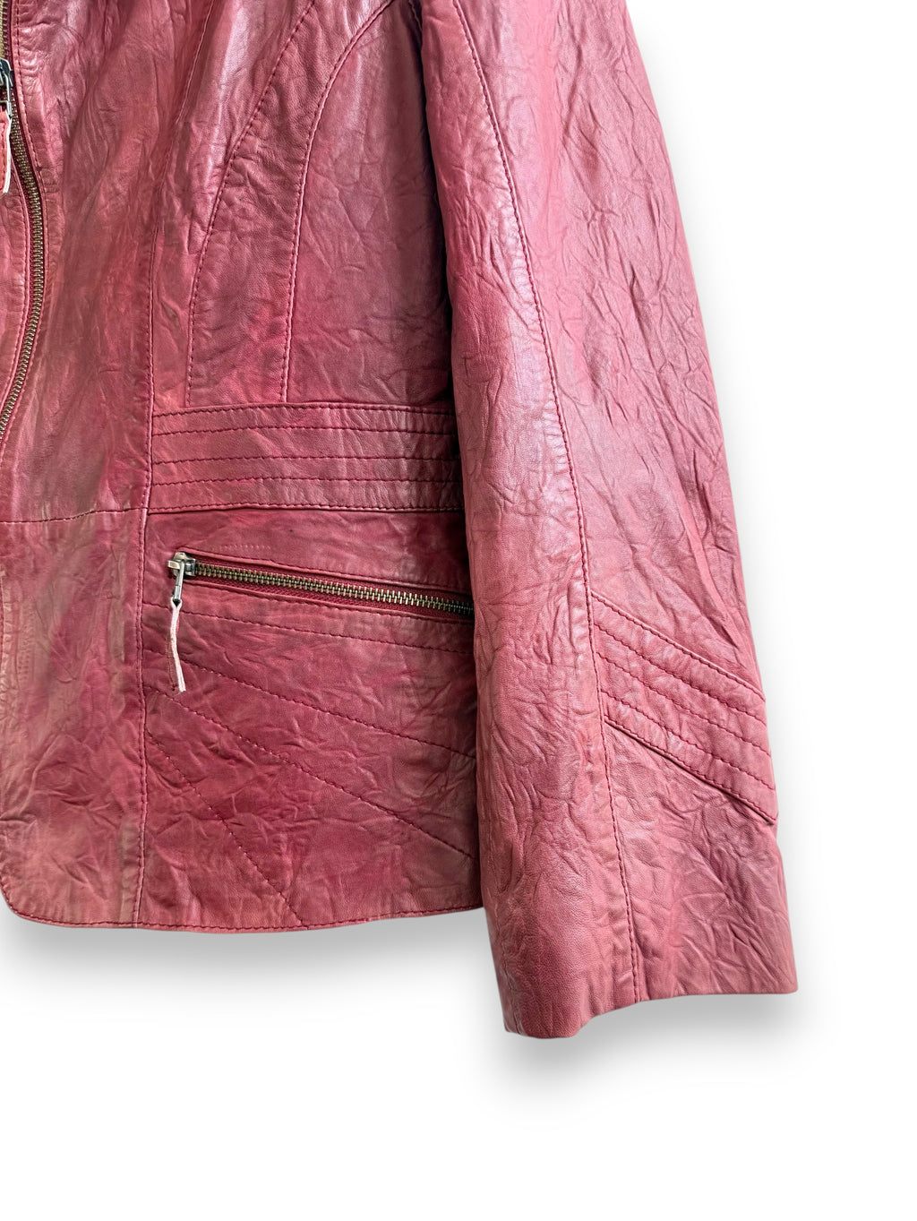 Veste en cuir rouge vintage avec effet patiné