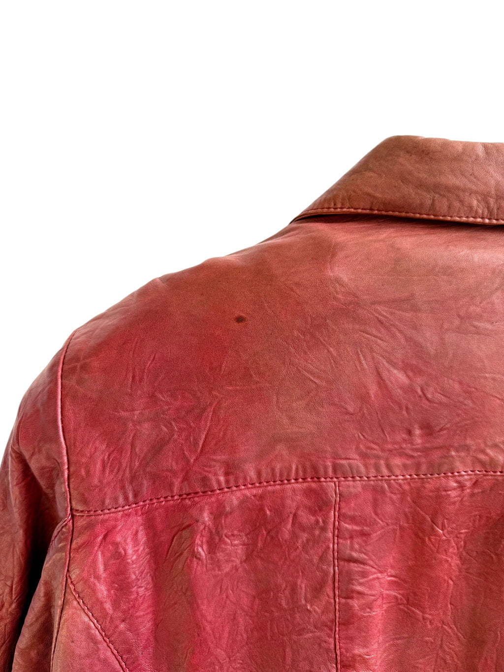 Veste en cuir rouge vintage avec effet patiné